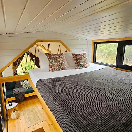 La Vista Huma By Tiny Away Holiday home *